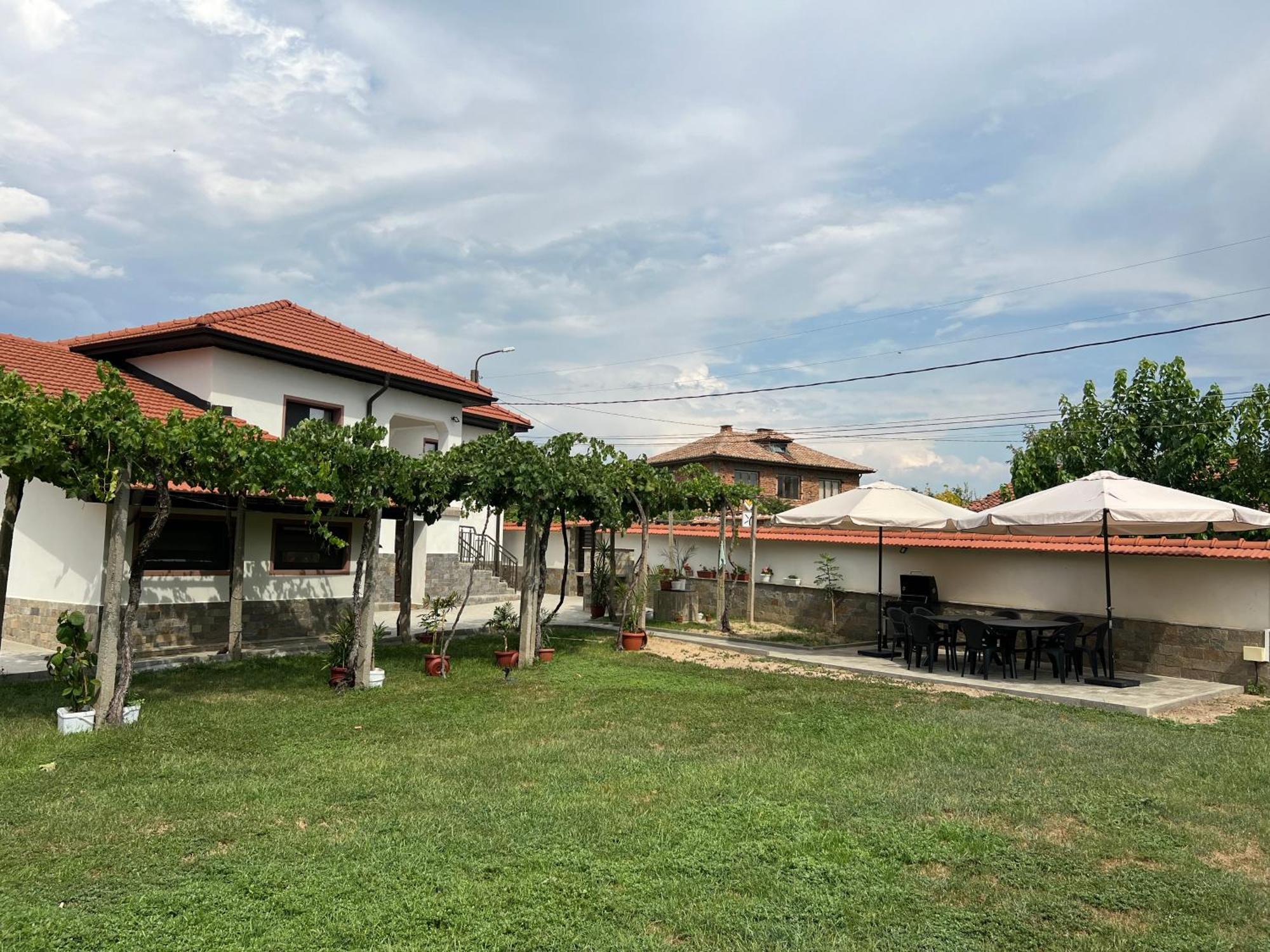 Къща За Гости Бадови Hisarya Esterno foto